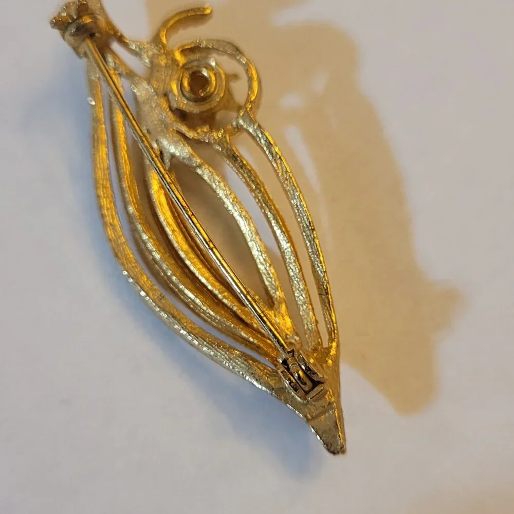 Vintage Gold Tone & Faux Pearl‎ Leaf Brooch Elegant Jewelry Accessory (5749)